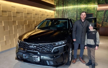 Stefan mit Sohnemann, und der neue KIA Sorento